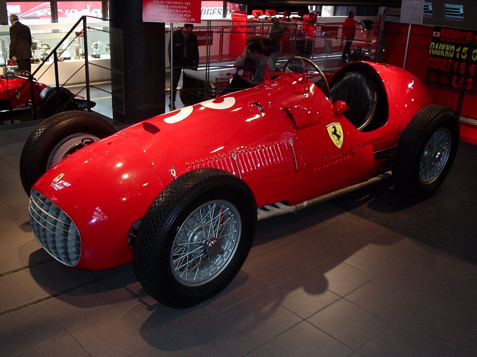 http://a398.idata.over-blog.com/4/15/62/69/Competition-1947-a-1950/-1950--1951--Ferrari-375-F1.jpg
