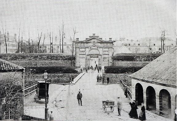 La porte Saint Thiebault à Metz en 1900